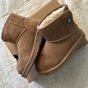 UGG Tan Suede Boots size toddler 11